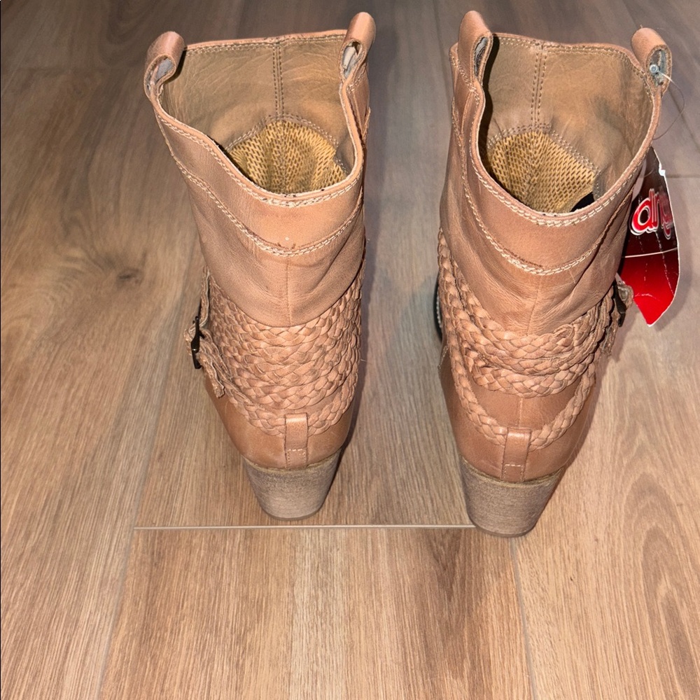NWT Dingo Cowboy boots, size 10M. - Picture 4 of 5